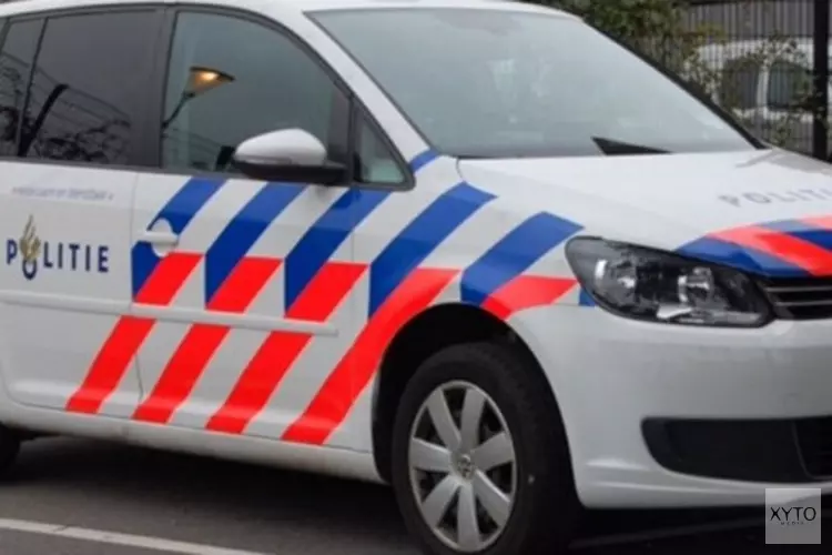 Auto met zes personen in de sloot, geen gewonden