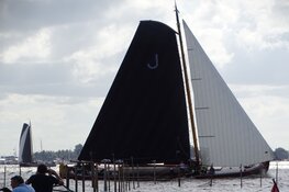 Lemmer wint skûtsjesilen bij Terherne op het Sneekermeer