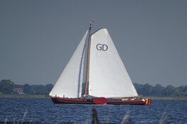 Wedstrijden IFKS Skûtsjesilen Tjeukermeer Echtenerbrug afgebroken om gebrek aan wind