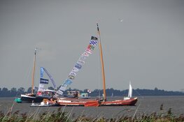 Wedstrijden IFKS Skûtsjesilen Tjeukermeer Echtenerbrug afgebroken om gebrek aan wind