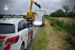 Politie onderschept grote hoeveelheid drugs in bestelbus nabij Dokkum