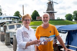 Wethouder Maaike Prins verwelkomt watersporters in Dokkum