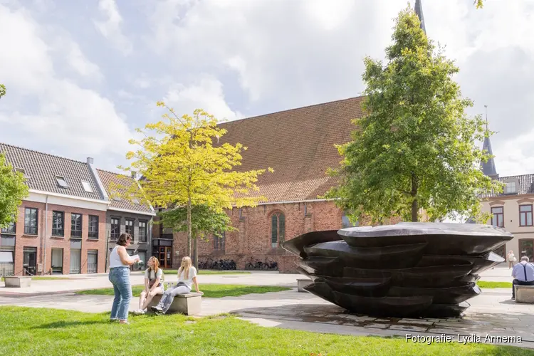 Vriendinnen vertellen over de IJsfontein in Dokkum