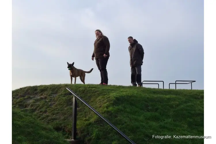 Honden speuren in het Kazemattenmuseum