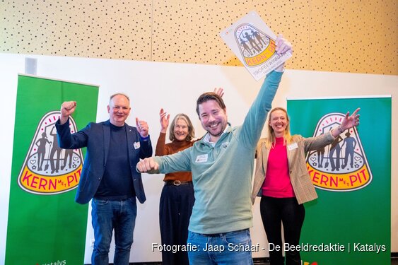 Boarterstún Jantjeszeepolder uit Dokkum wint trofee beste buurtinitiatief van Fryslân