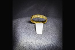 Unieke middeleeuwse liefdesring ring aangekocht door Museum Dokkum