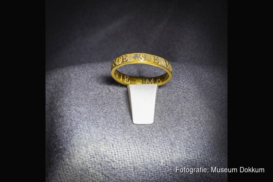 Unieke middeleeuwse liefdesring ring aangekocht door Museum Dokkum