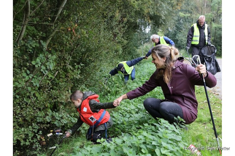 Skjin Wetter van start in Noardeast-Fryslân: vrijwilligers in actie voor schoon water